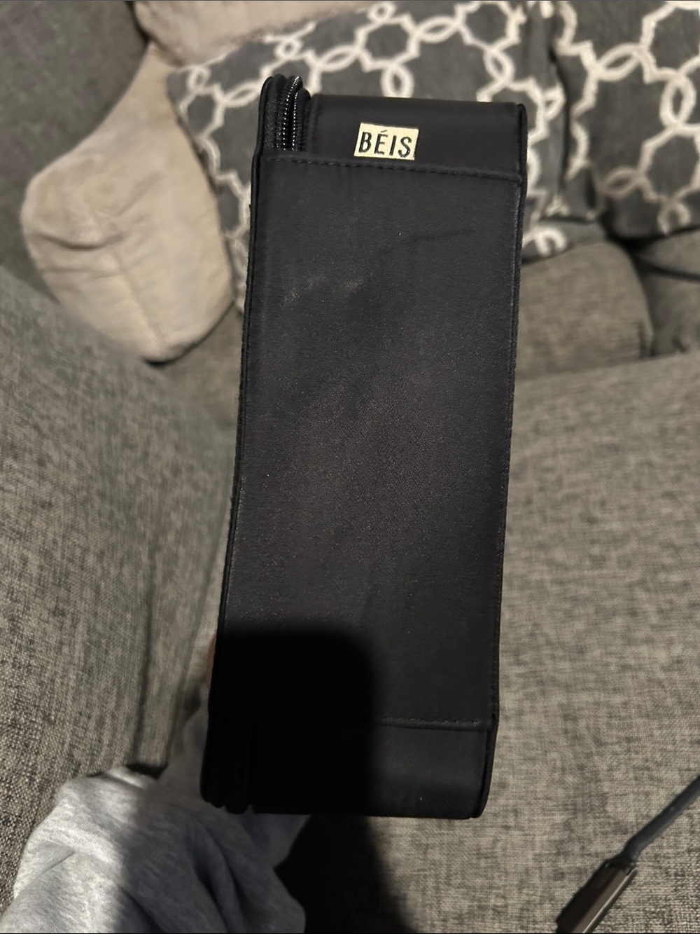 Béis The in Flight Cosmetic Case - Picture 5 of 9